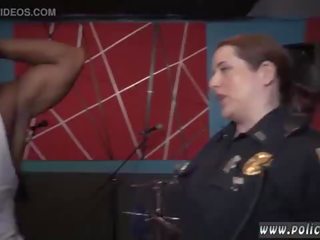 Lesbisk polis officer och angell somrar polis gang rå vid